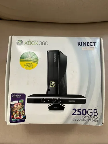 Xbox 360 Slim 250 GB com Kinect