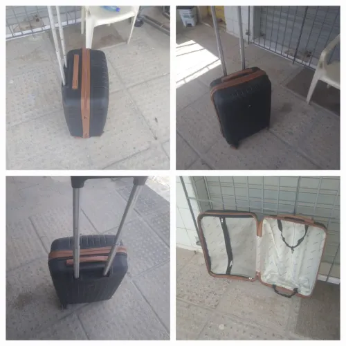 Mala para viagem não muito pequena.