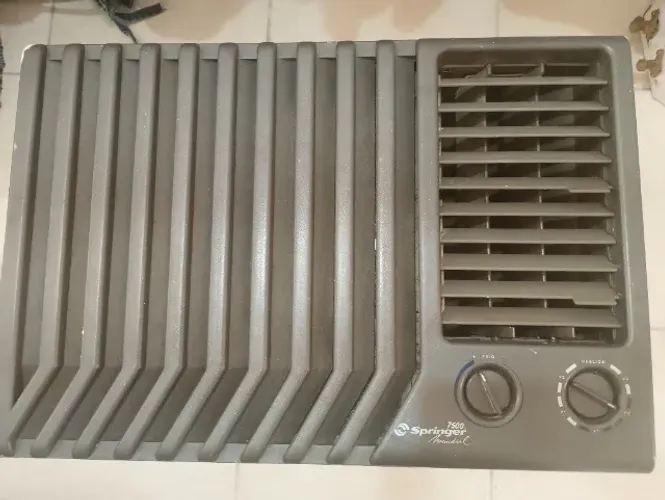 Ar Condicionado de Janela Springer 7500 btus (para retirada de peças)