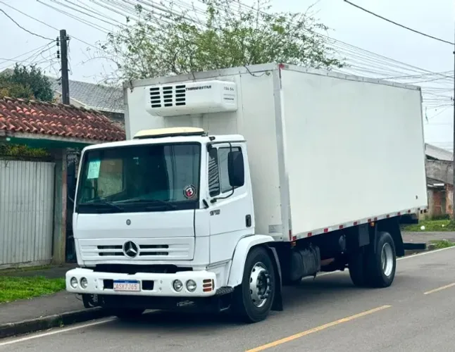 Vendo este MB 1718 2009 6 marchas Reduzido Toco 4x2 Bau Refrigerado de 6,5m -18 graus