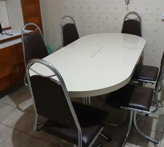 Mesa de jantar com 6 cadeiras "Brigatto"cadeiras giratórias em aço inoxidável!