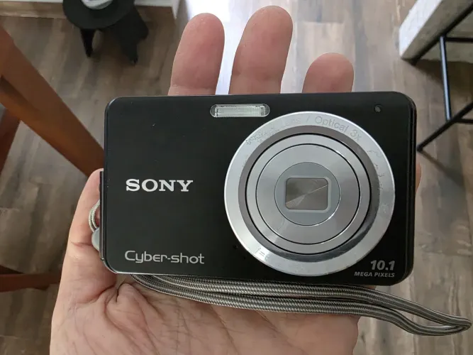 Câmera Sony Cyber-shot DSC-W180
