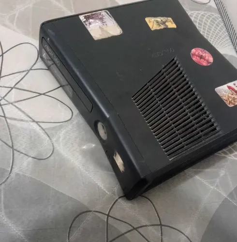 Vendo Xbox 360 com jogos base infinity e Kinect 