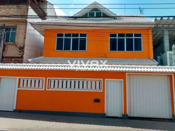 Olaria - Ampla Casa Frente Rua 142 m² IPTU - 2 Quartos (1 Suíte) Dependência Completa - Ga