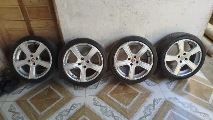 VENDE-SE RODÃO LIGA LEVA ARO 17 COM 4 PNEUS USADOS