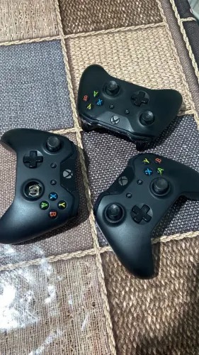 ? Kit com 3 Controles Originais de Xbox One