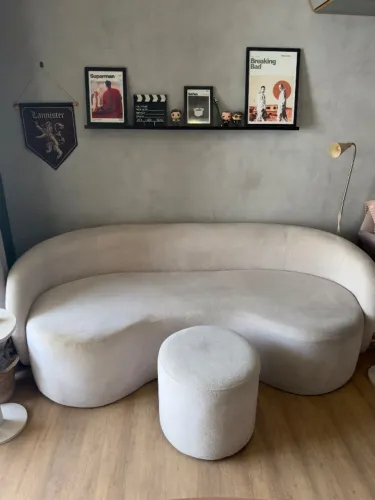 Sofá Orgânico Bouclê Off White com Puff