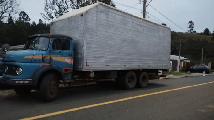Mb1113 truck baú 8 metros
