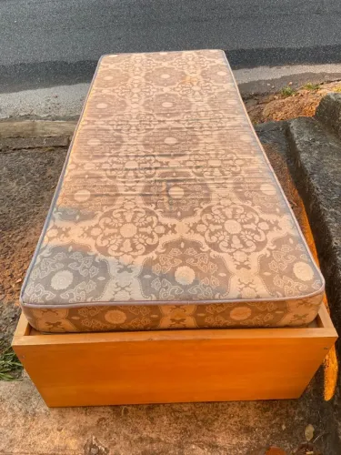 Cama de solteiro 1,96 x 84 cm - com colchão - cor marfim