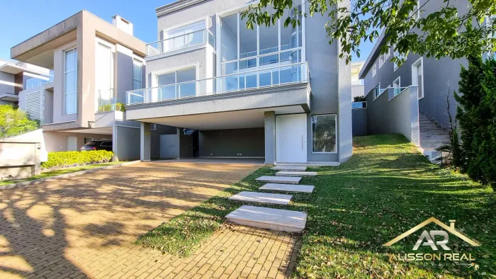 Casa à Venda no Condomínio Burle Marx em Alphaville/Santana de Parnaíba-SP.
