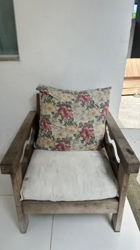 Poltrona Madeira maciça 