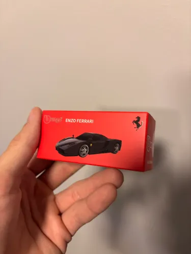 Ferrari Enzo preta Bburago