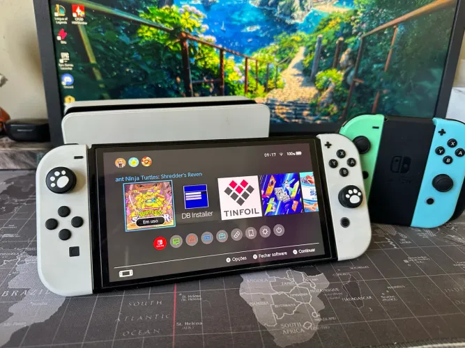 Nintendo Switch OLED Desbloqueado + 128GB + 2 pares de controles
