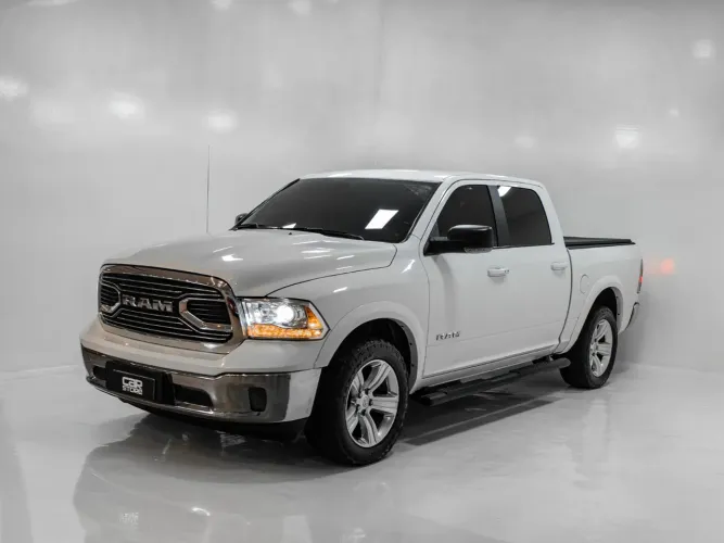 Ram Classic Laramie 5.7 V8 16V Gasolina 4X4 Aut. 2023