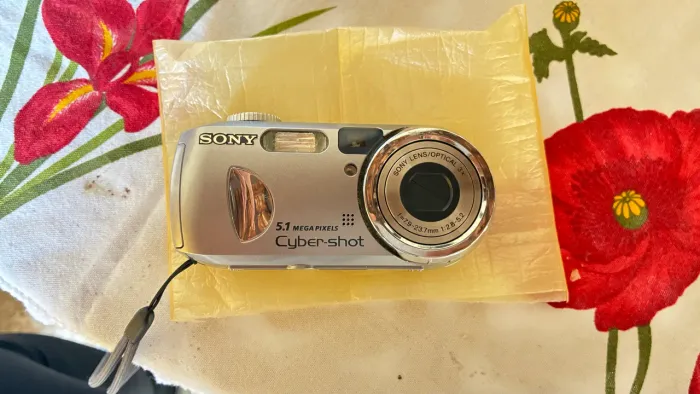 Câmera Digital Sony Cyber-shot 5.1MP - Completa e Funcionando Perfeitamente!