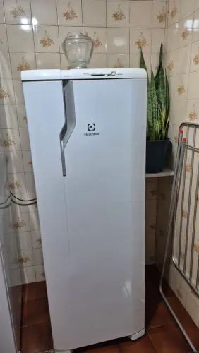 VENDE-SE GELADEIRA