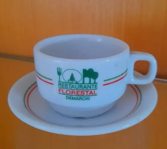 xícara de café e pires restaurante florestal demarchi são bernardo