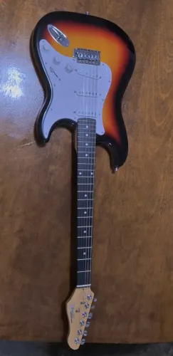 Guitarra elétrica Giannini Standard G-100