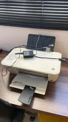Impressora HP Deskjet (imprime, scaneia e tira cópia)