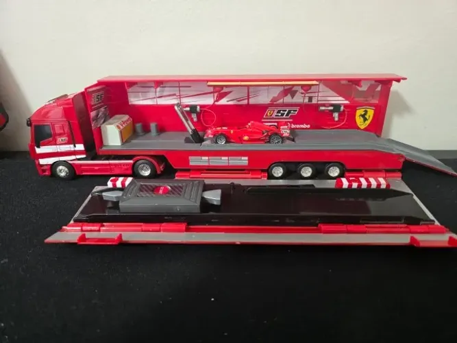 Hot Wheels - Ferrari Team Truck Formula One F1 - Transportador