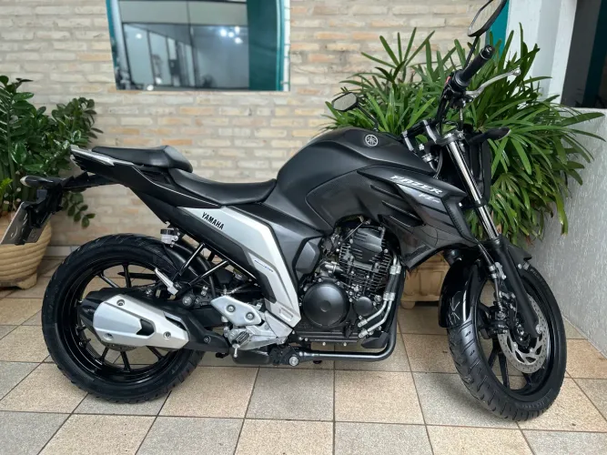 FZ25