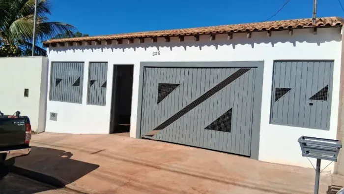 Casa à Venda no Bairro Centenário | 1 Suíte + 2 Quartos, Varanda e Quintal