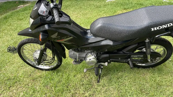 Moto semi nova no ponto de transferit