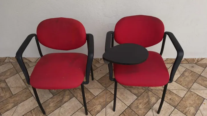 CADEIRAS COM SUPORTE
