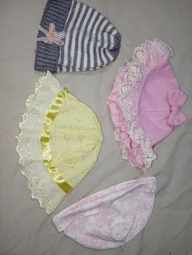 Kit 4 Toucas e Chapéus de Bebê Menina (Carter's, Ever-Kidds, Tricô e Batizado)