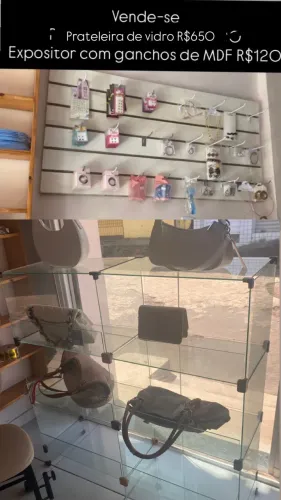 Expositor de MDF/ Prateleira de vidro (vitrine)