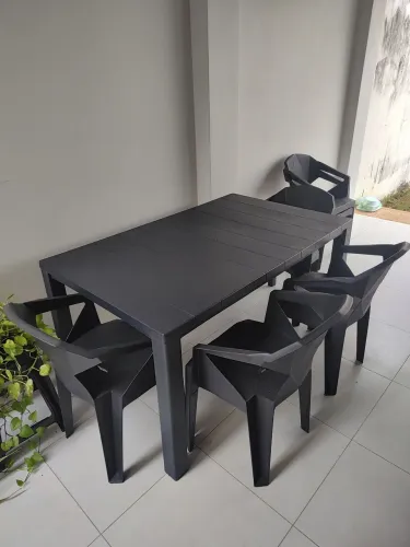 Lindo Conjunto Mesa e 6 cadeiras 
