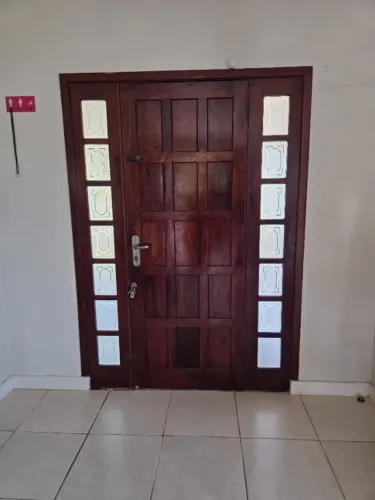Lote com 13 peças | Portas, Janelas e Vitrôs de Madeira Maciça com Marcos e Ferragens