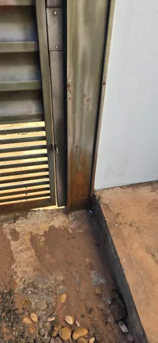 Serviço de pintura de grades e portão
