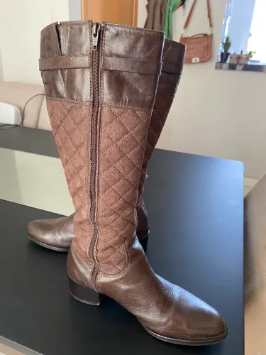 Bota de couro cano alto feminina número 34