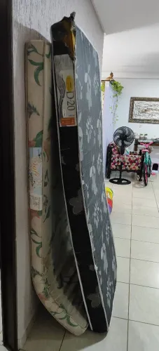 OPORTUNIDADE!!! 2 colchões de Solteiro espuma D20 ! Os dois por 199 pra vender logo !