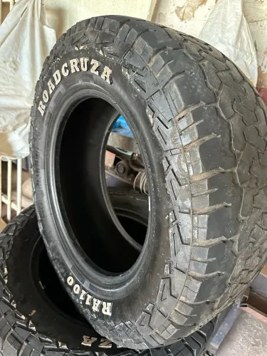 Pneus da S-10 top ainda no preço pra ir embora logo 