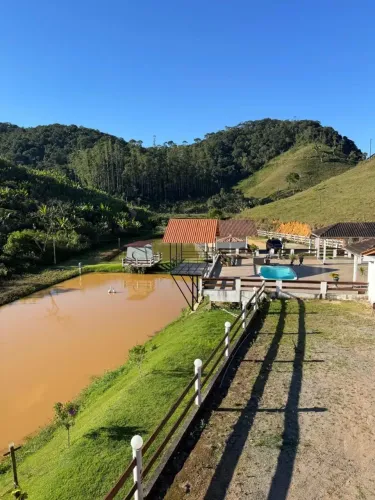 Vende-se pousada em Todos os Santos distrito de Guarapari ES