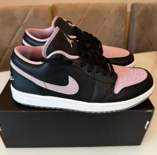Air Jordan 1 Low SE Iced Lilac