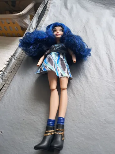 Boneca EVIE DESCENDENTS DISNEY ASBRO PARA REFORMA