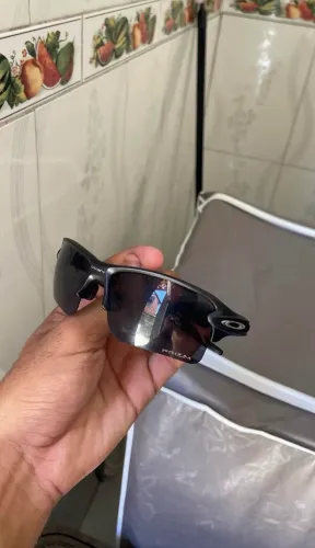 Óculos Oakley novo, modelo esportivo