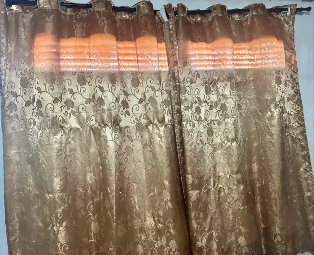 Vendo cortina jacquard cor avelã 3metros por 2,60 grande