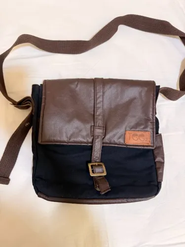 Bolsa Transversal TEE Bags Preta e Marrom Nunca Usada
