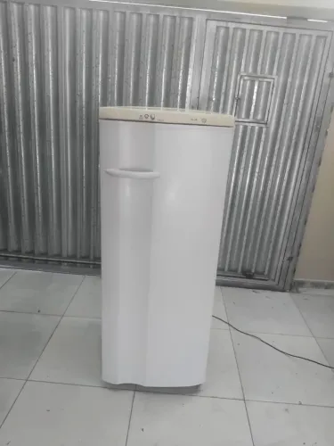 Vende-se geladeira