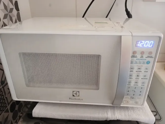 Microondas Eletrolux MTO30 127V 20L