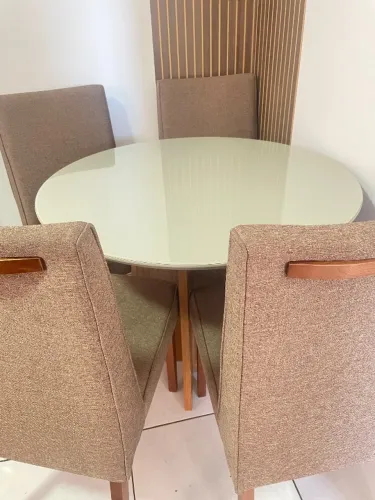 Mesa de jantar 4 cadeiras