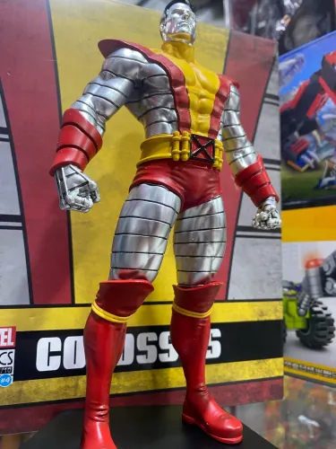 Colossus x Men Iron Studio scale 1/10 (Na caixa com base )