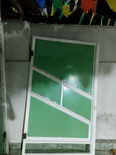 Portão de garagem duas abas de ferro reforçado.