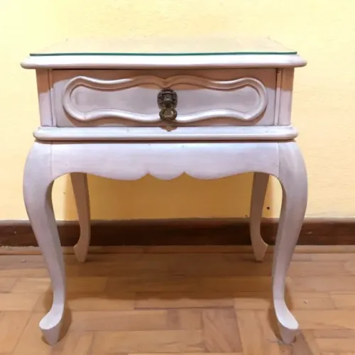 Mesa de cabeceira provençal antiga