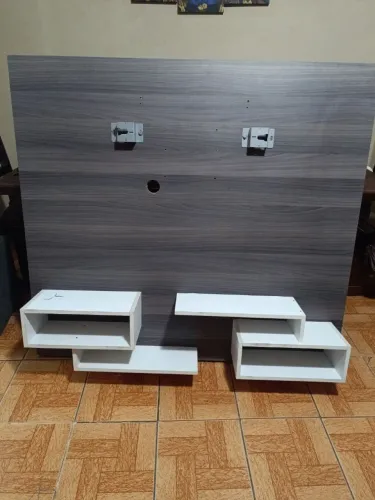PAINEL PARA TV COM PRATELEIRAS - ÓTIMO ESTADO