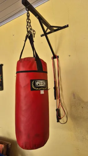 Saco de boxe com suporte